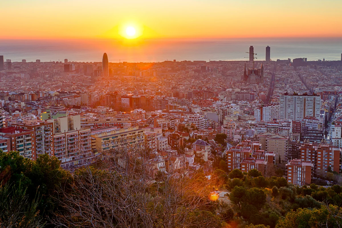 Best Sunset Spots in Barcelona: Rooftops, Viewpoints & Tips