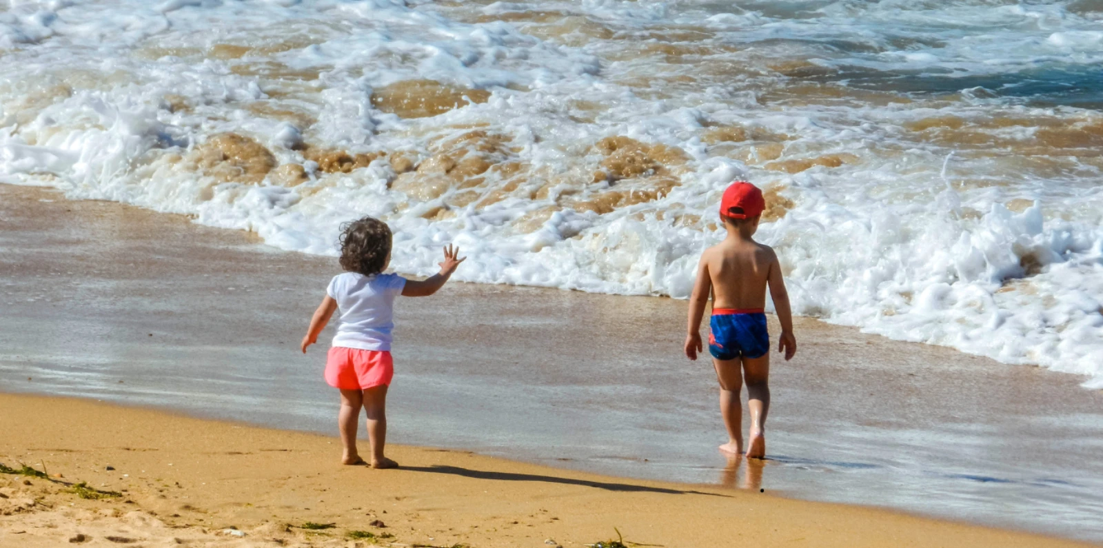 Best Barcelona Beaches for Kids, City vs Day Trip