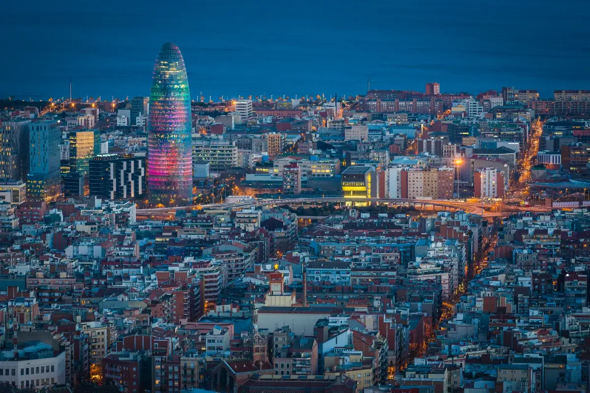 Els 52 centres cívics de Barcelona i qui hi va