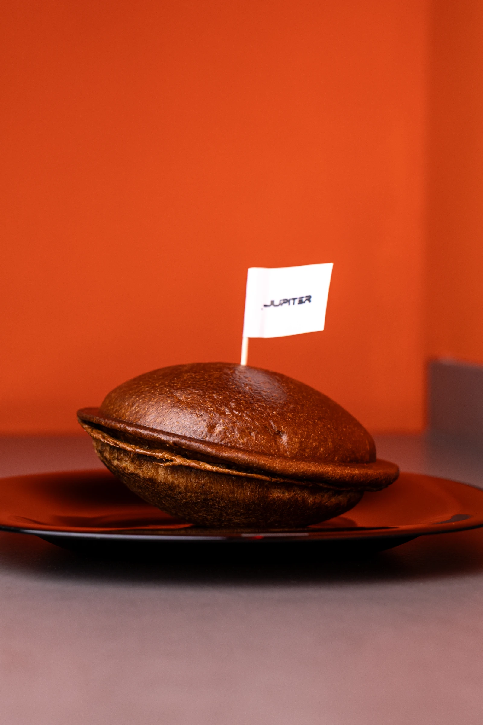 Cosmo Burger Barcelona UFO burger, sealed around the edge into a flying-saucer shape