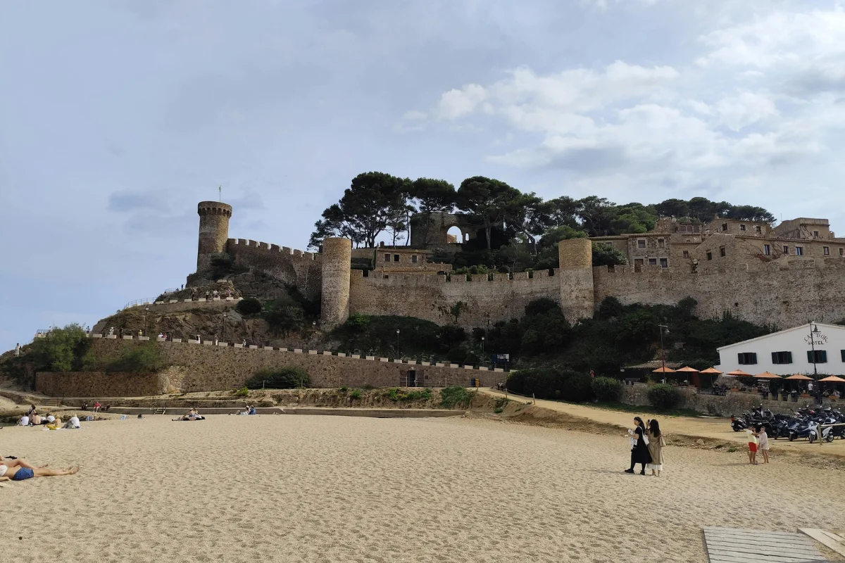 Qué ver en Tossa de Mar, guía completa de la Costa Brava medieval