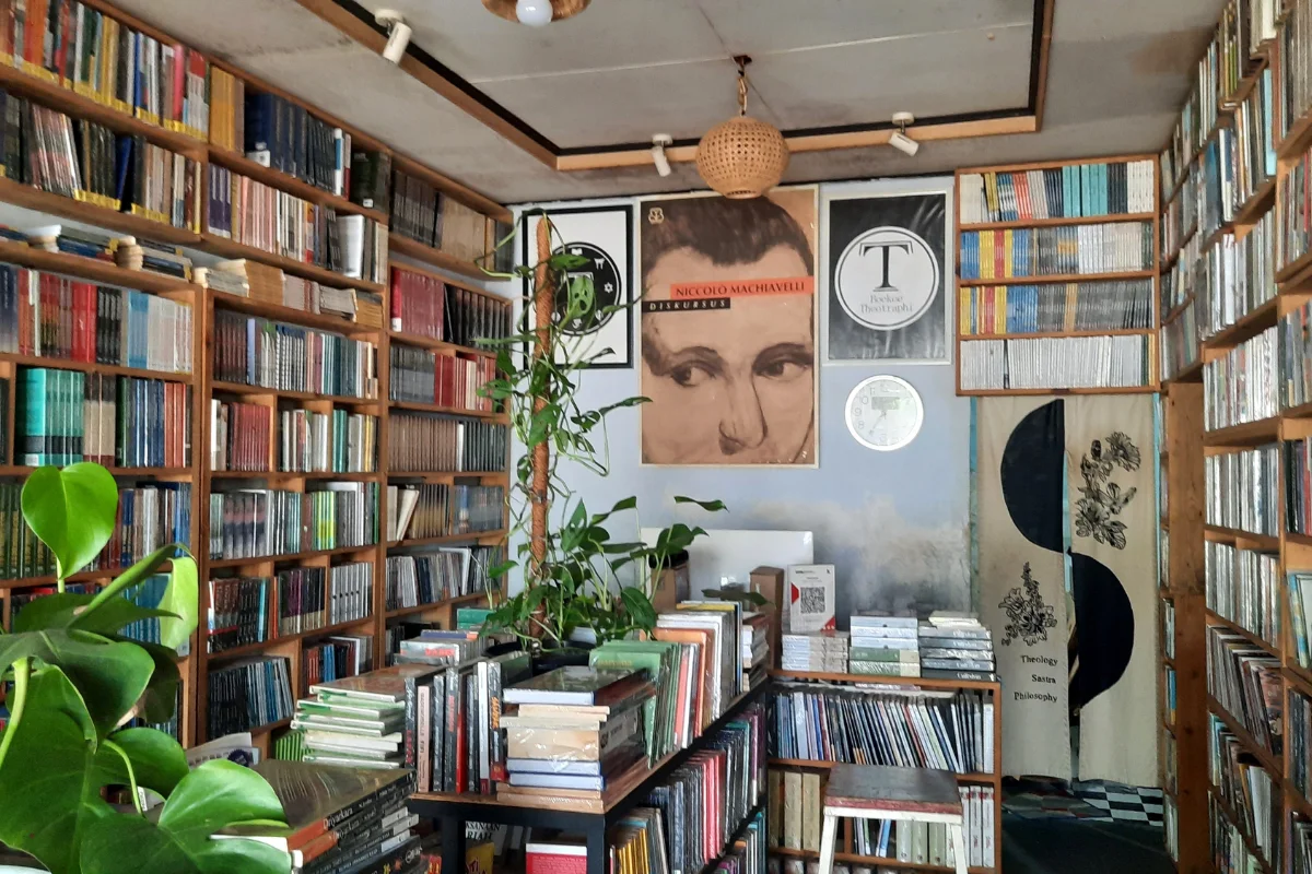 Barcelona Literary Walking Routes: 5 Itineraries by Author