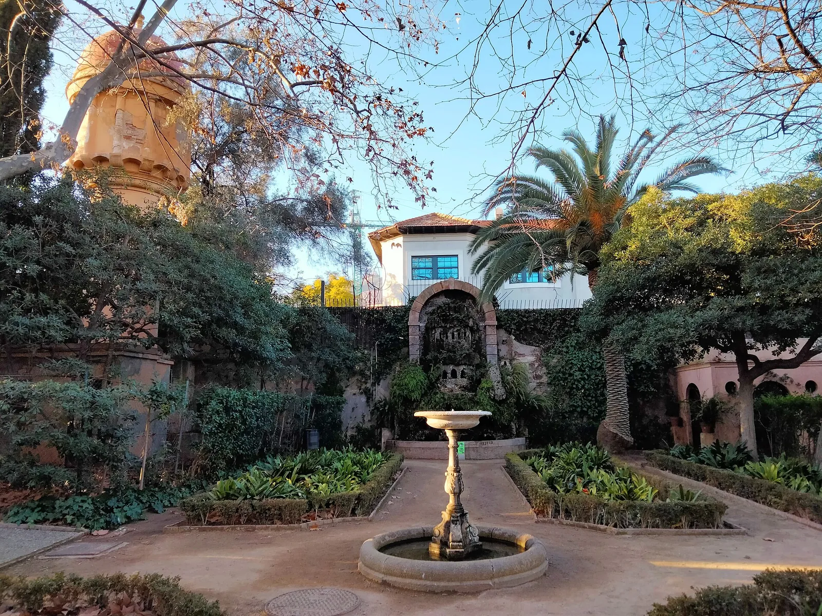 Fuente y casa de los Jardins de la Tamarita, en Sant Gervasi