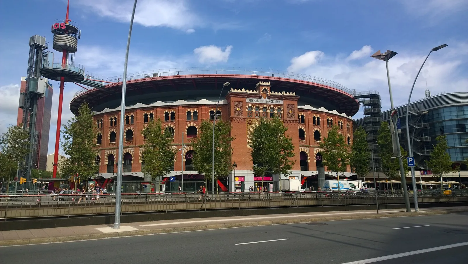 Las Arenas de Barcelona, la antigua plaza de toros con el mirador en la cubierta