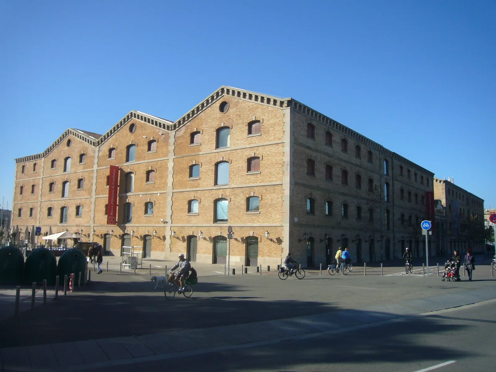 Edificio del Palau de Mar, sede del Museu d'Història de Catalunya, en el Port Vell