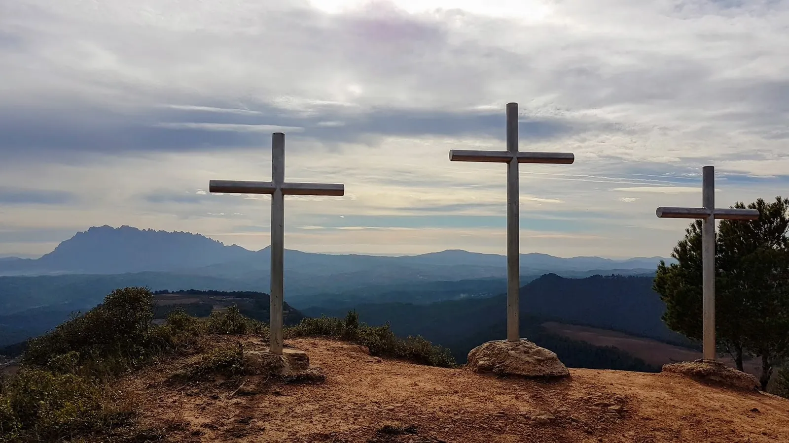 Las tres cruces del Turó de les Tres Creus, en el Park Güell